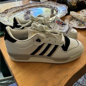 NWT Adidas Rivalry 86 Low Men’s 9 1/2 W 10 1/2 White Black & Gold Tennis Shoes